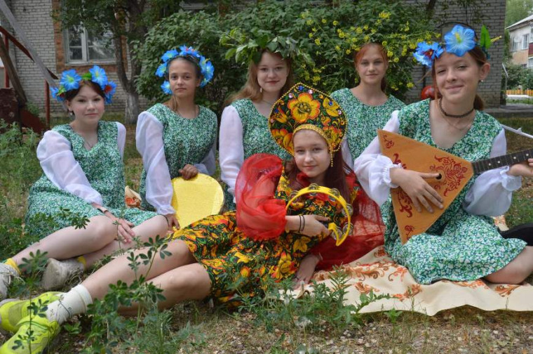 Троица, троица, земля травой покроется.